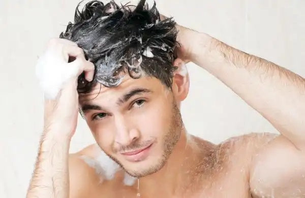 difference between dandruff and dry scalp